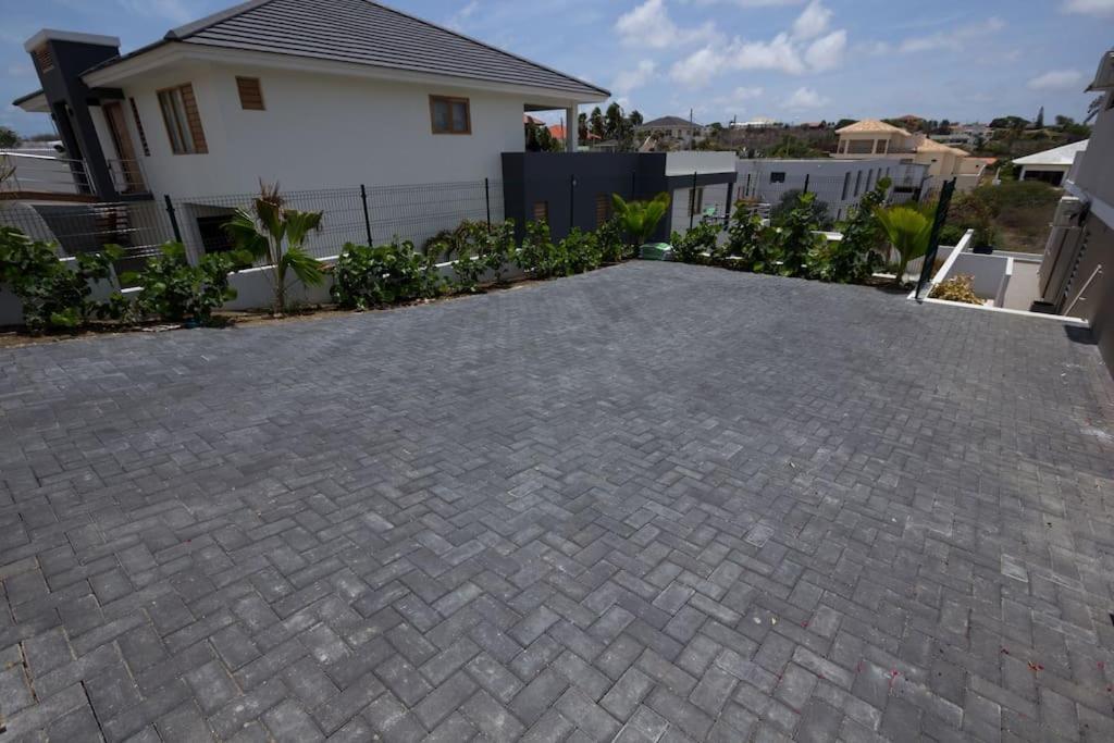 Goudhaen Luxury Private Apartments Jan Thiel Beach المظهر الخارجي الصورة