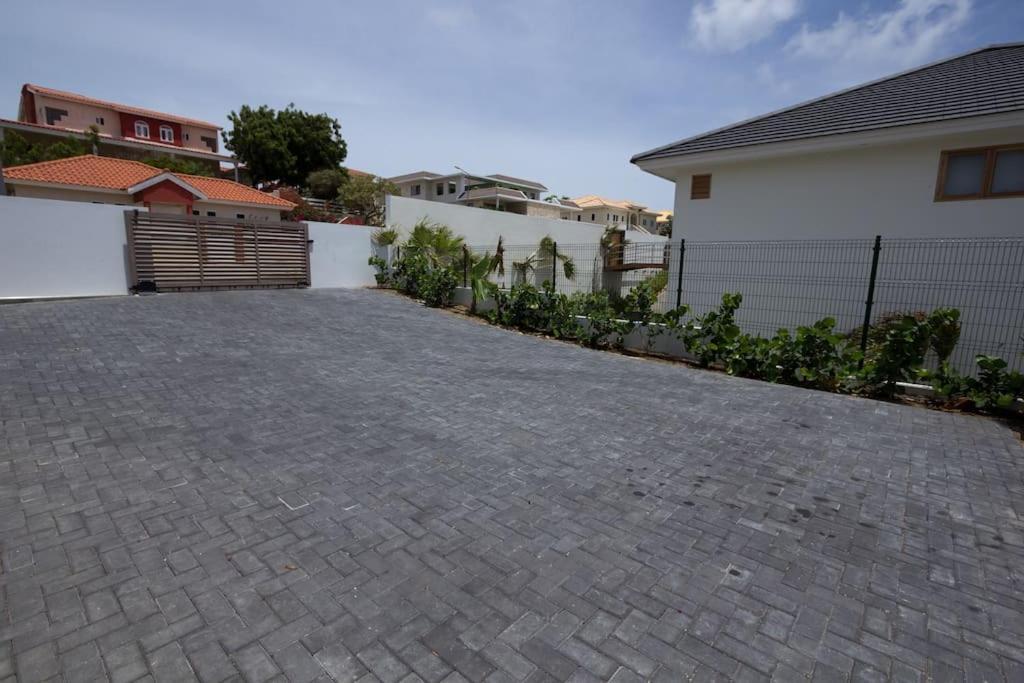 Goudhaen Luxury Private Apartments Jan Thiel Beach المظهر الخارجي الصورة